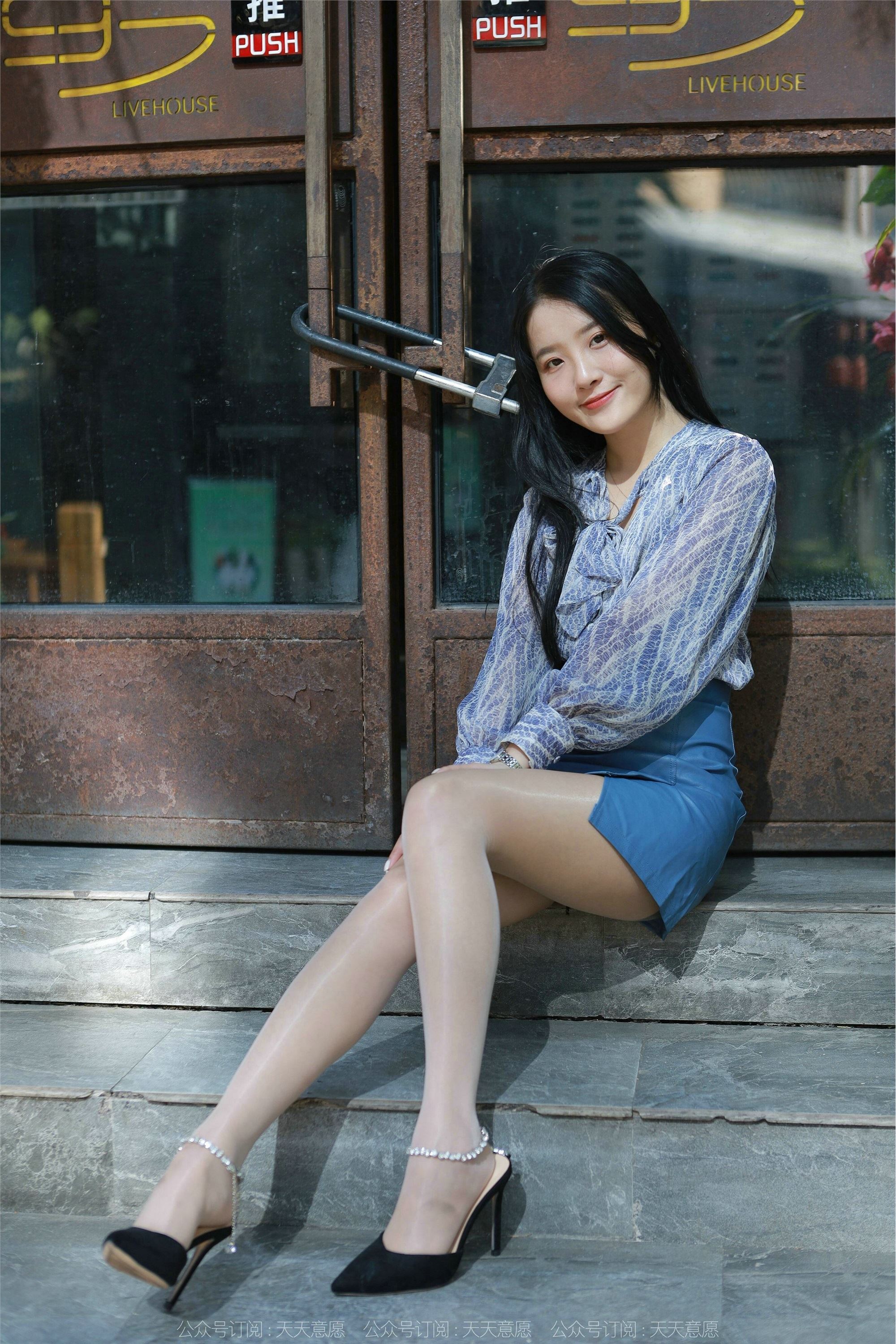 IESS异思趣向  2022.02.02 丝享家995：婉萍《油亮蓝色短裙》